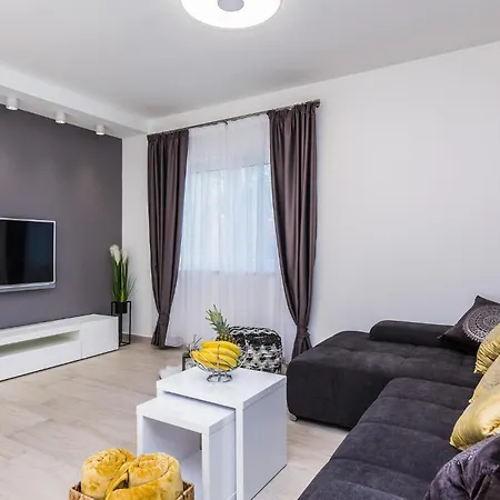 Semesterbostad Front In *