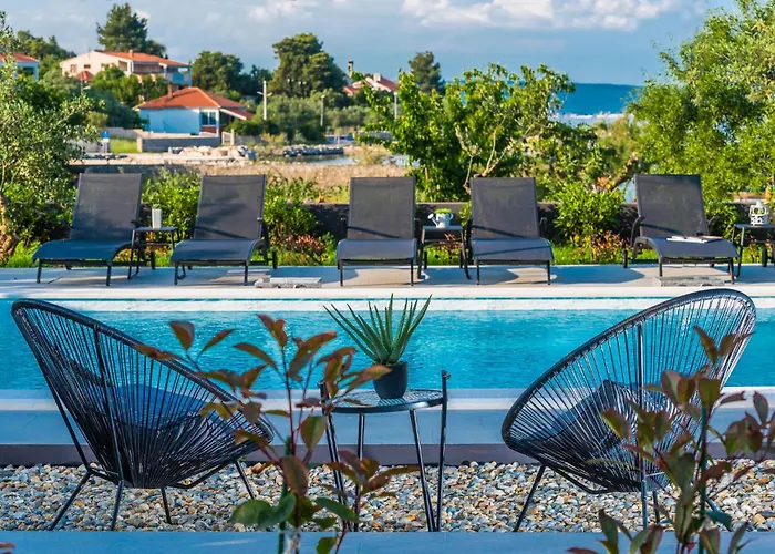 Front In Semesterbostad