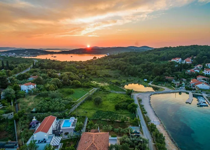 Front In Semesterbostad Ždrelac