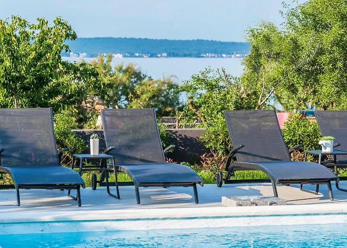 Semesterbostad Front In