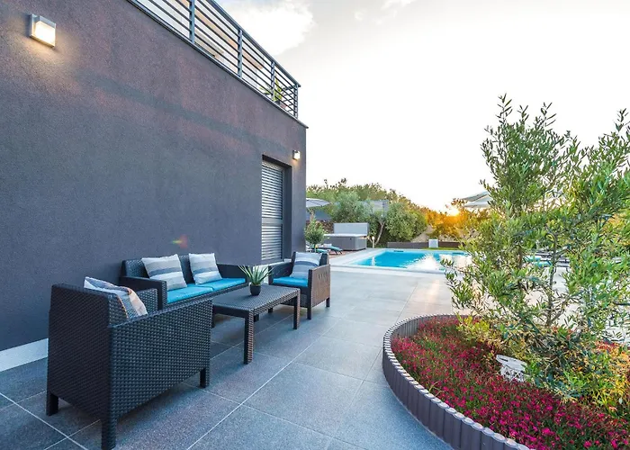 Semesterbostad Front In