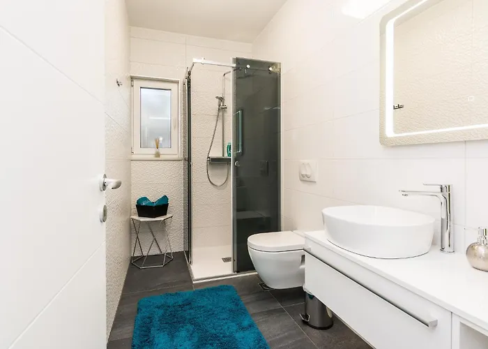 Front In Semesterbostad