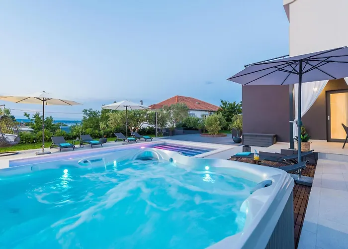 Front In Semesterbostad