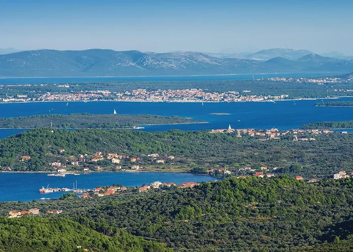 Front In Semesterbostad Ždrelac