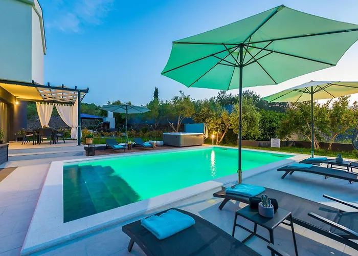 Front In Semesterbostad