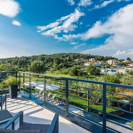 In With House Sea View Zdrelac