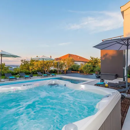 Front In Holiday home Zdrelac