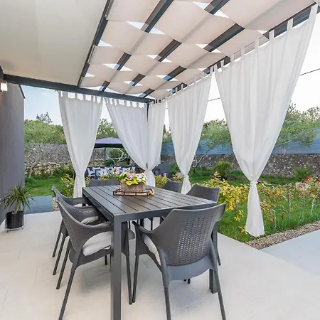 Front In Holiday home *