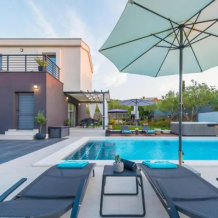 Holiday home Front In Zdrelac