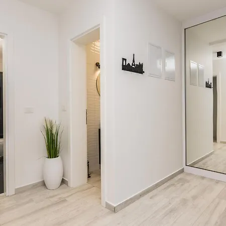 Holiday home Front In Zdrelac