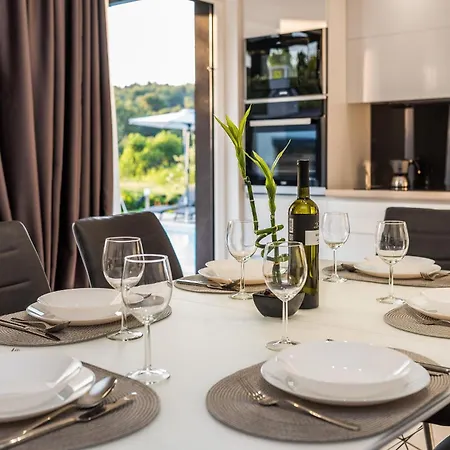 Front In Holiday home Zdrelac